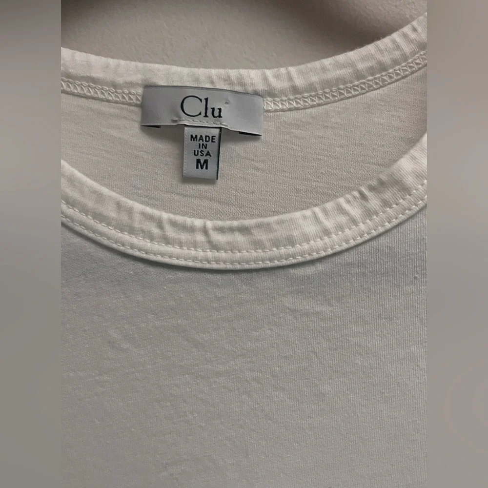 CLU Women’s White Short Sleeve T-Shirt with Ruffle Asymmetrical Hem -Size Medium - Picture 5 of 9